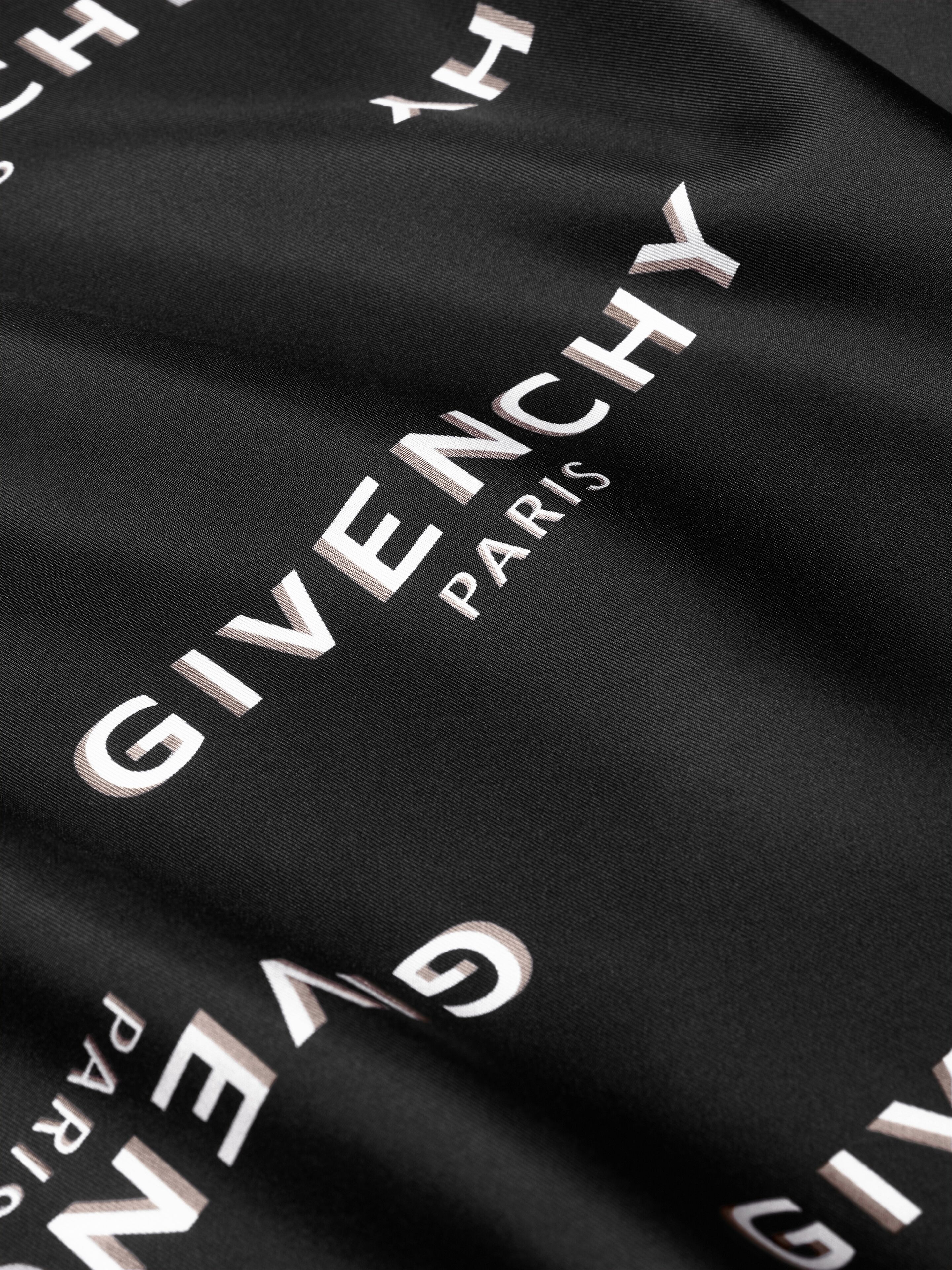 GIVENCHY Shadow small square in silk